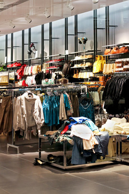 服装车间产品实拍 高质量图片资源的开源魅力